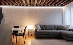 Santi Apostoli Venice Apartment